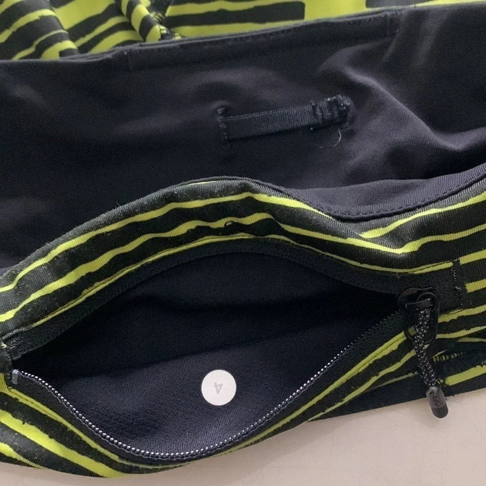 Rare Lululemon SeaWheeze Inspire Tight II Blacked Out Black Sz 4 Yellow small